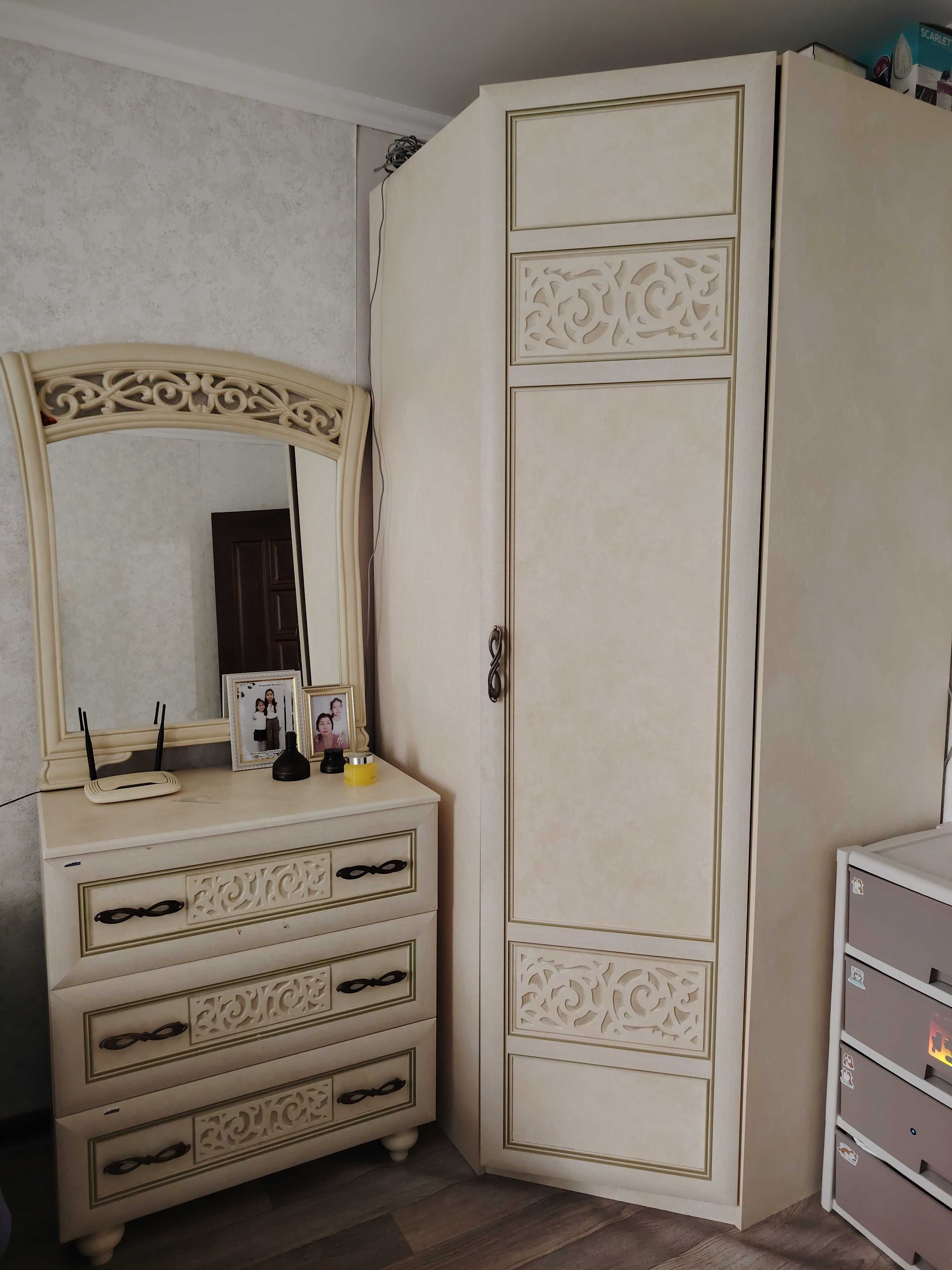 Срочно продам шкаф