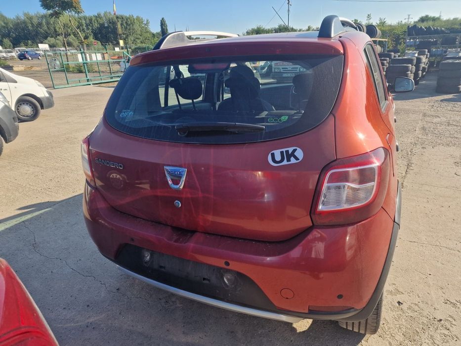 Dezmembram Dacia Sandero, an 2015, 1.5 DCI euro 5, cutie manuala