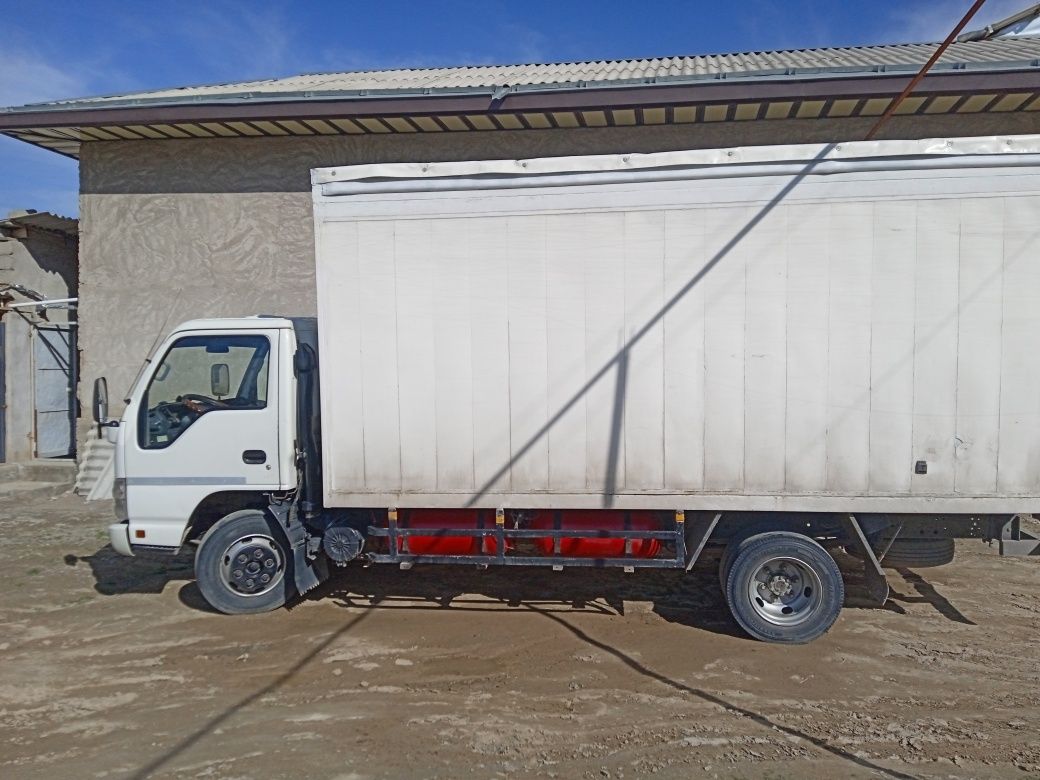 Isuzu год вып 2010 договорный Джиззак