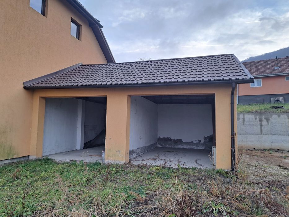 Vand cladire in deva cu 4 apartamente