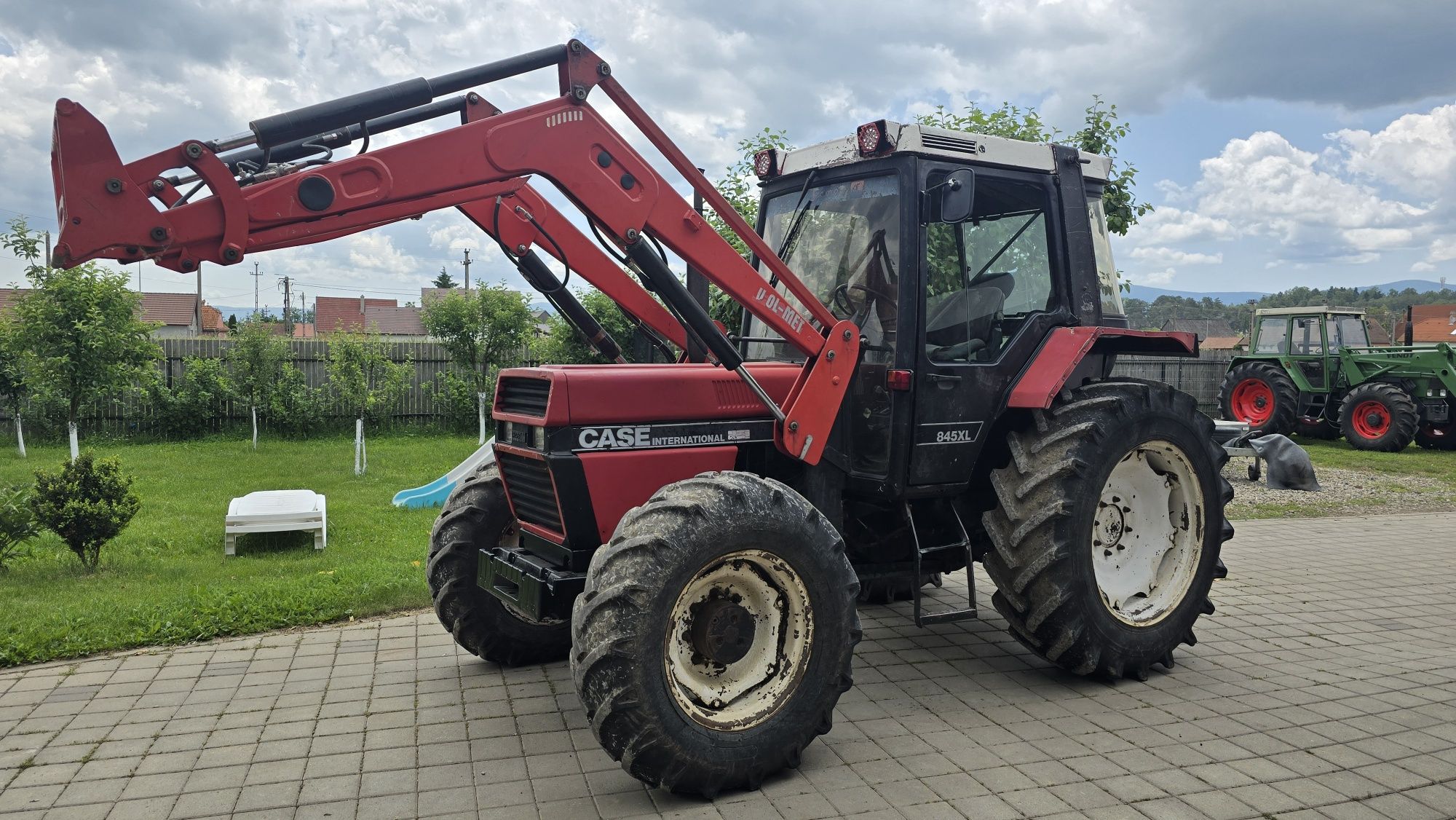 Tractor 4x4 Case 845XL international incarcator frontal
