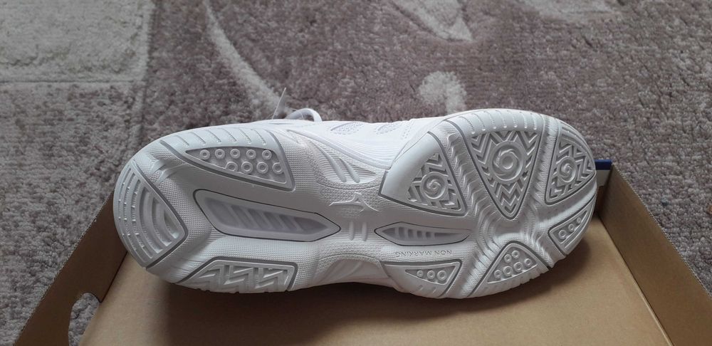 Маратонки за зала Mizuno Break Shot - 38.5