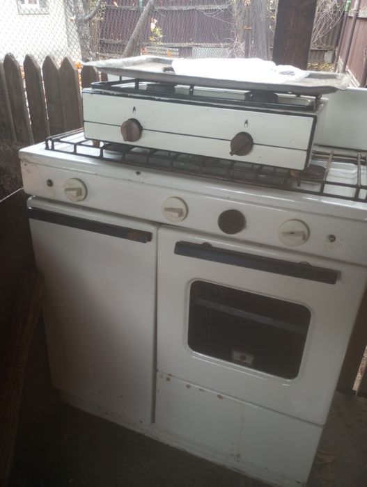 Продам трёх камфора плита после профилактики работает отлично ,духовка