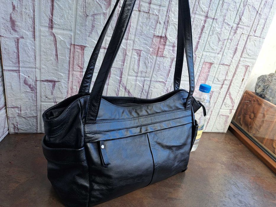 дамска малка черна чанта-естествена кожа