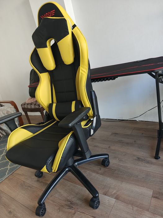 Birou gaming și scaun