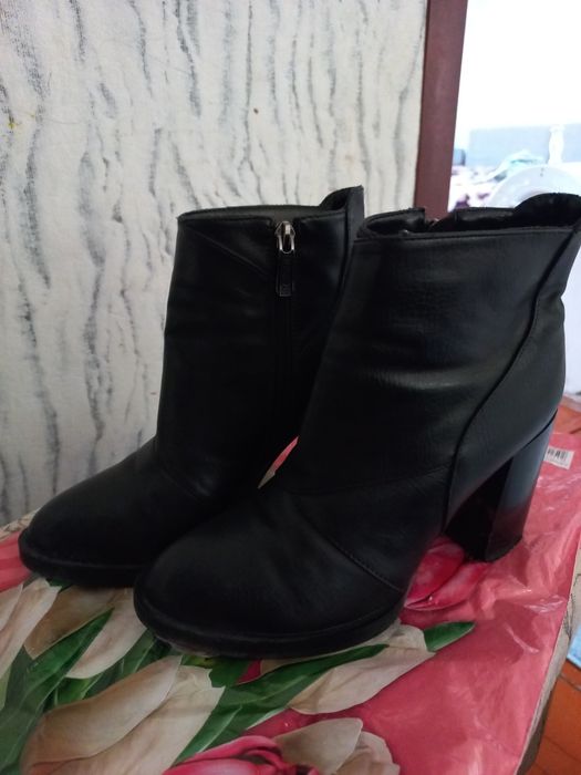 Продам обувь ботинка