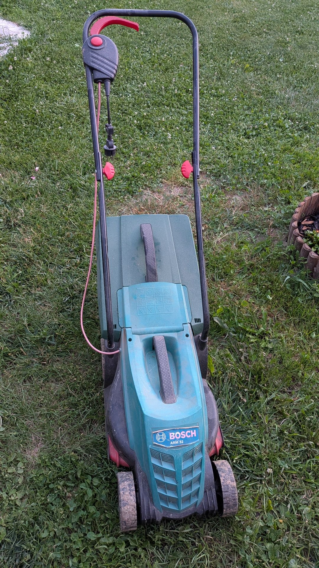 Masina de tuns iarba electrica Bosch Arm 32