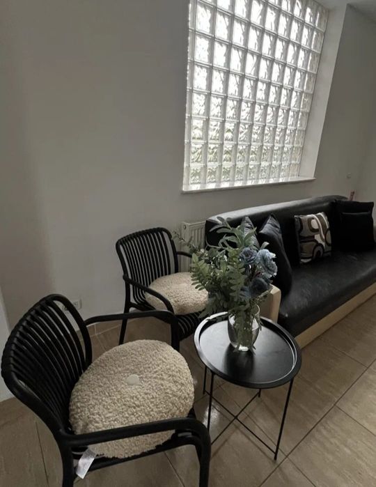 Închirieri loc Coafor, manichiura, și pensat.