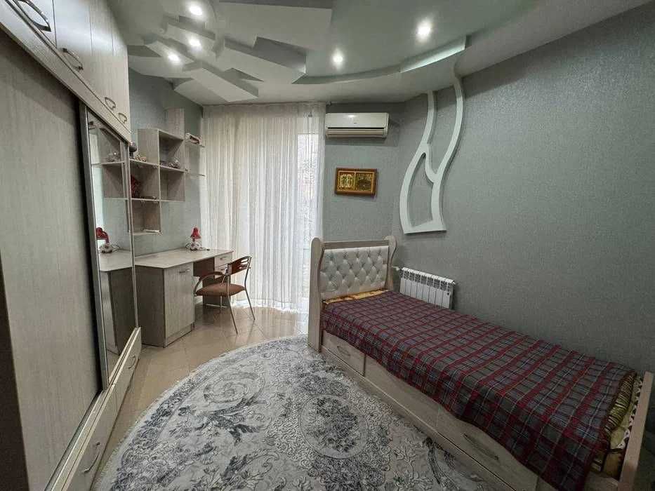 #411 Сдаётся квартира  4/4/6  улица Чехова, над кафе Bone.