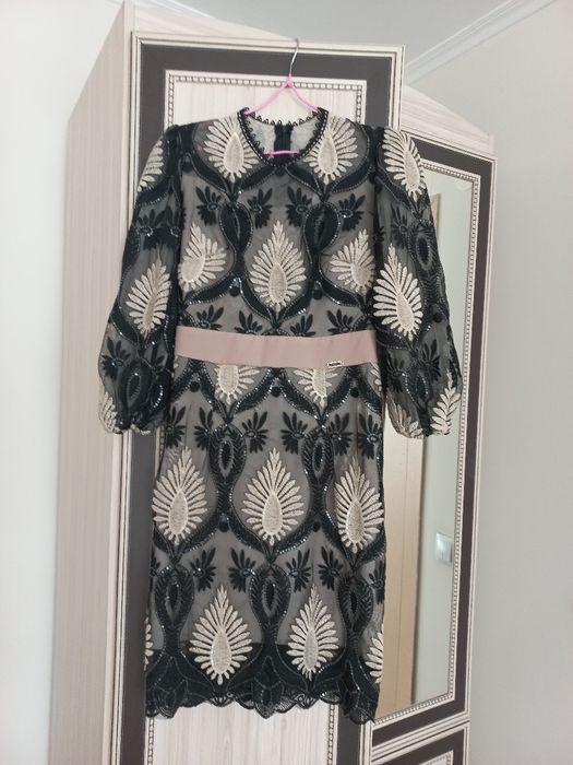 Платье с кружевом