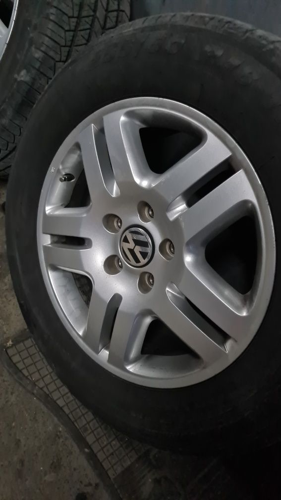 Срочно Продам комплект колес на Туарег резина с дисками р18