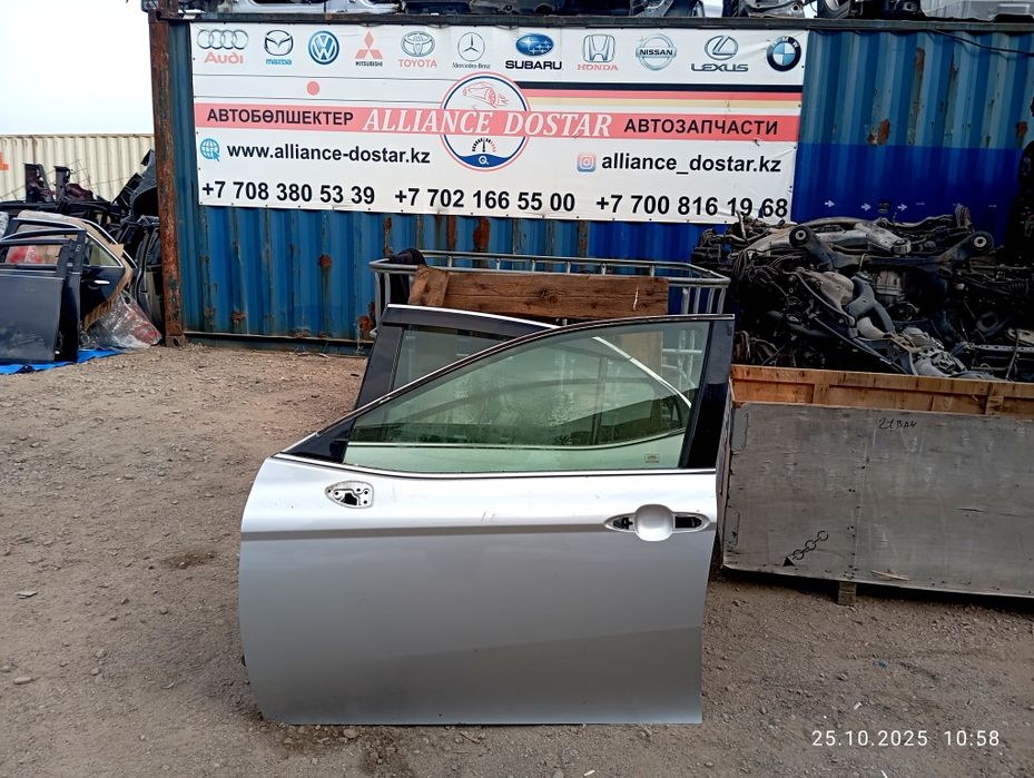 Передняя дверь Toyota Camry 70