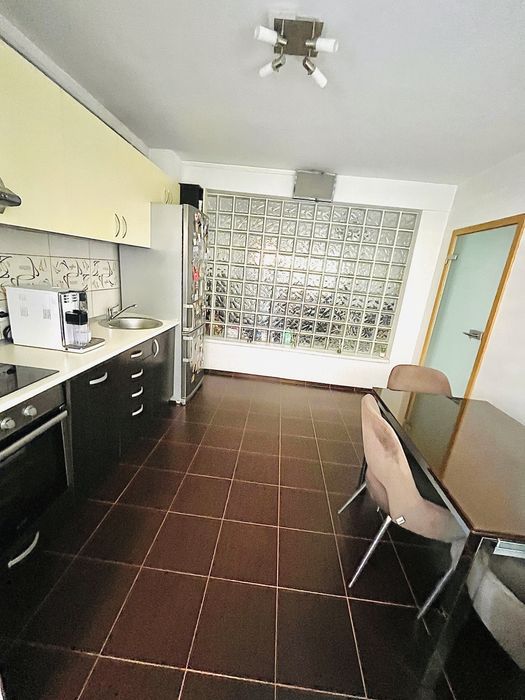 Proprietar vand apartment 3 camere mobilat/utilat loc parcare Turnisor