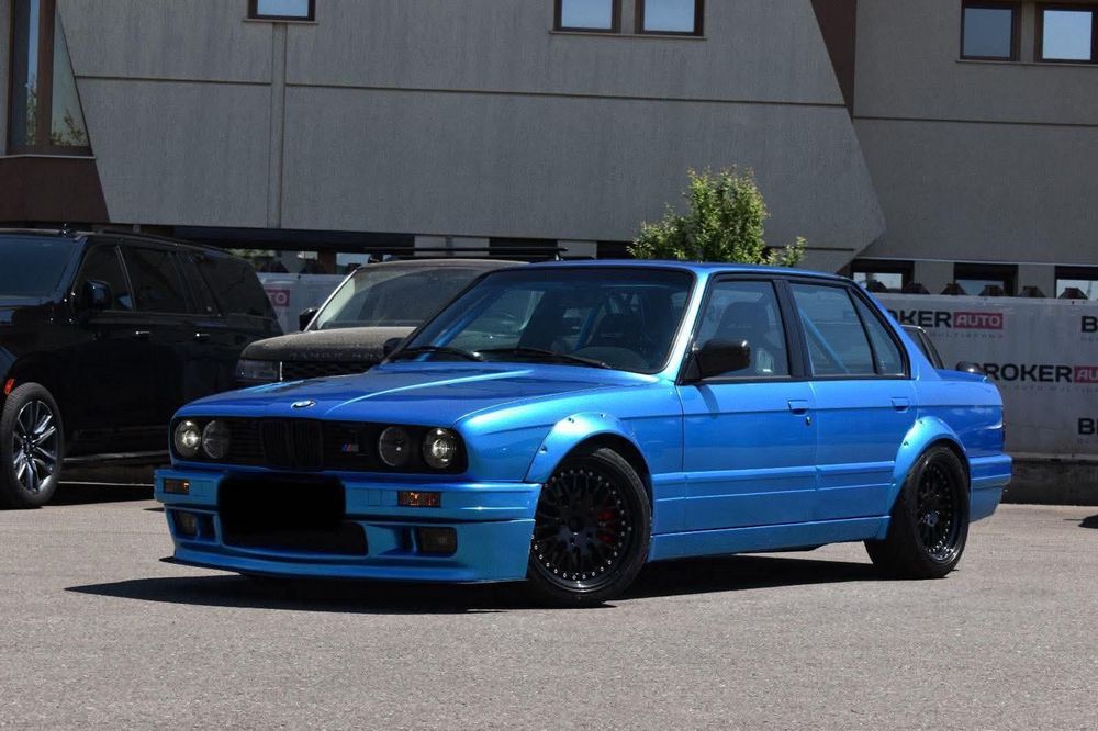 BMW Seria 3 BMW E30 2.5 Turbo a schimba cu un SUV sau o limuzină.