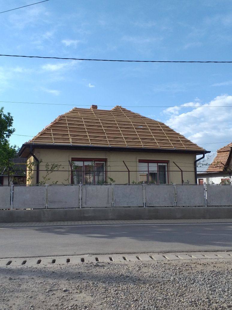 Executăm acoperișuri și reparații de urgență