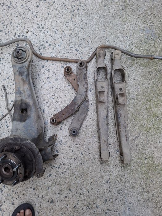 Останали     части    от     заден мост    на    мицубиши аутлендър