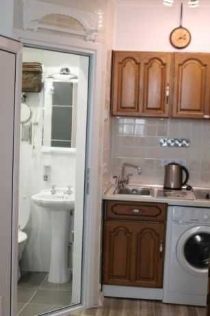 Дава се под наем Едностаен апартамент в Бургас, Център - 27 кв.м за 160 € - Снимка #5