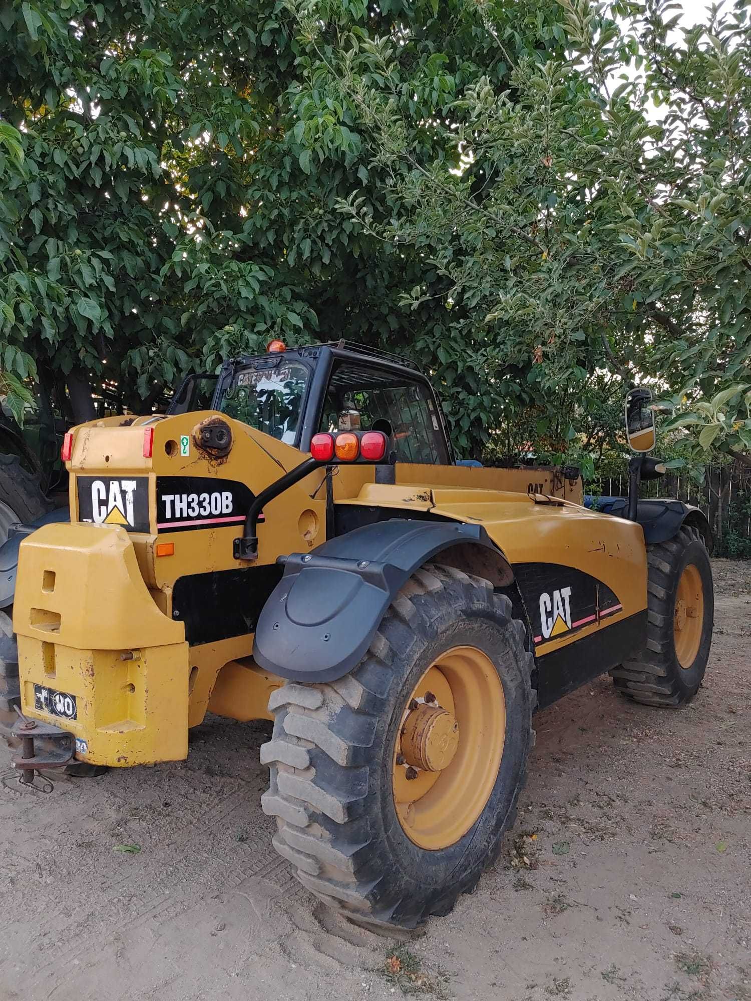 Incarcator telescopic caterpillar TH330B