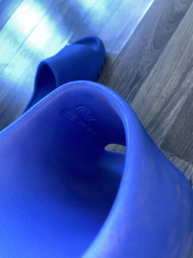 yeezy slides azure САМО ЛИЧНО ПРЕДАВАНЕ