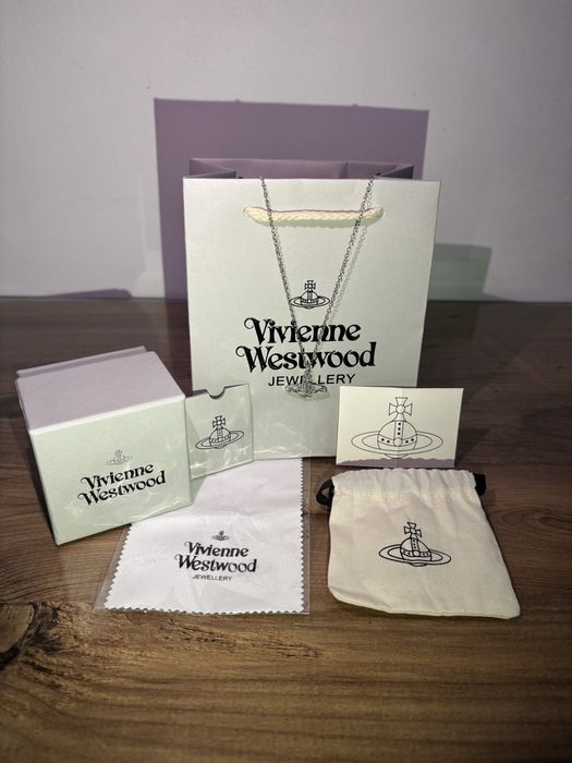 Колие на марката Vivienne Westhood