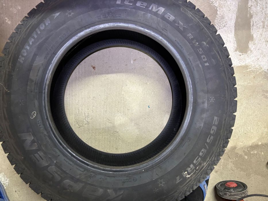 Продам шины на Прадо 265/65/R17 липучка.