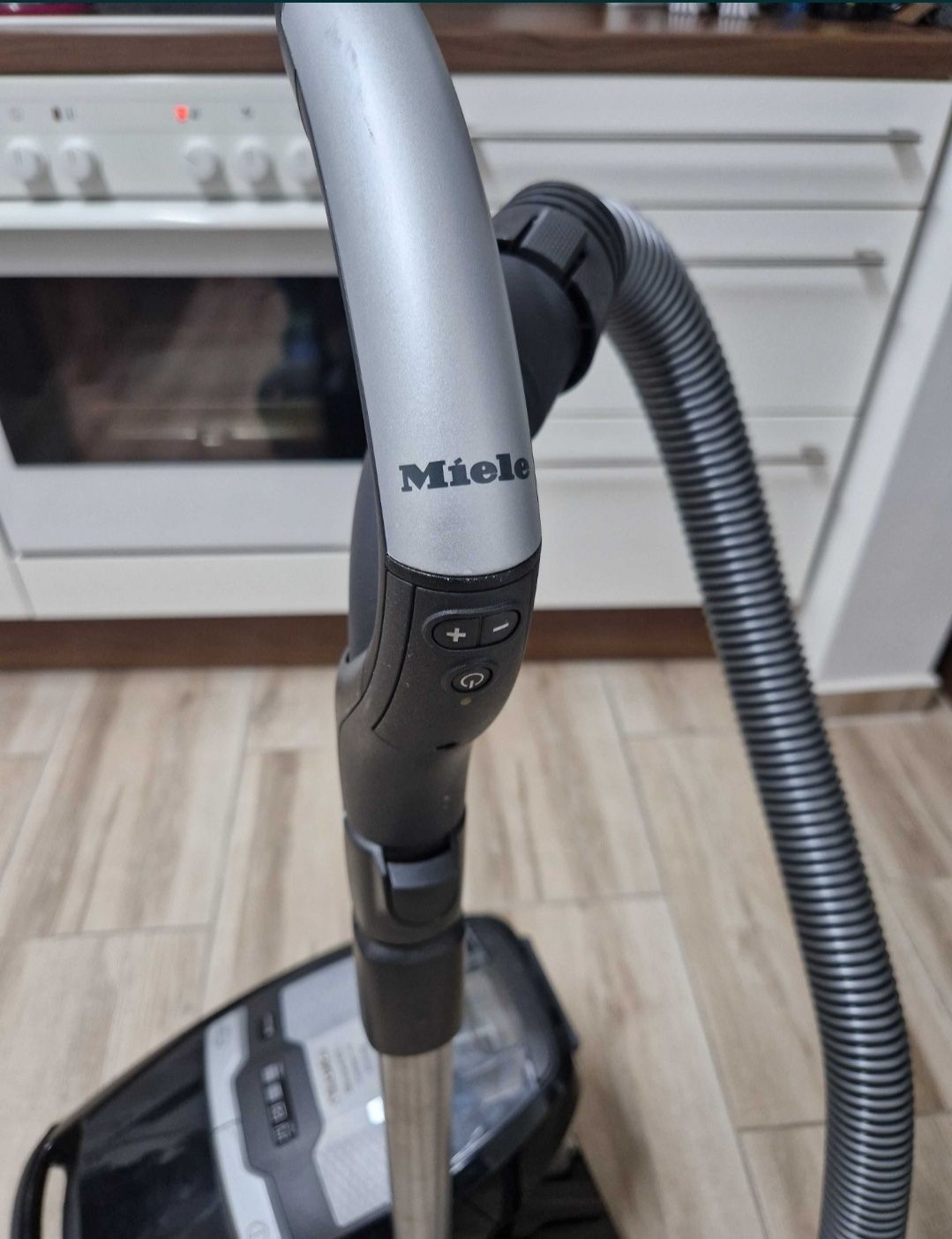 Aspirator MIELE fără sac