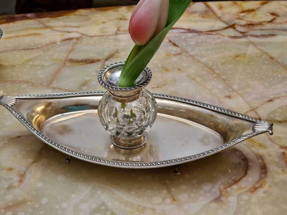 Inedita vazuta de cristal in montura de argint.
