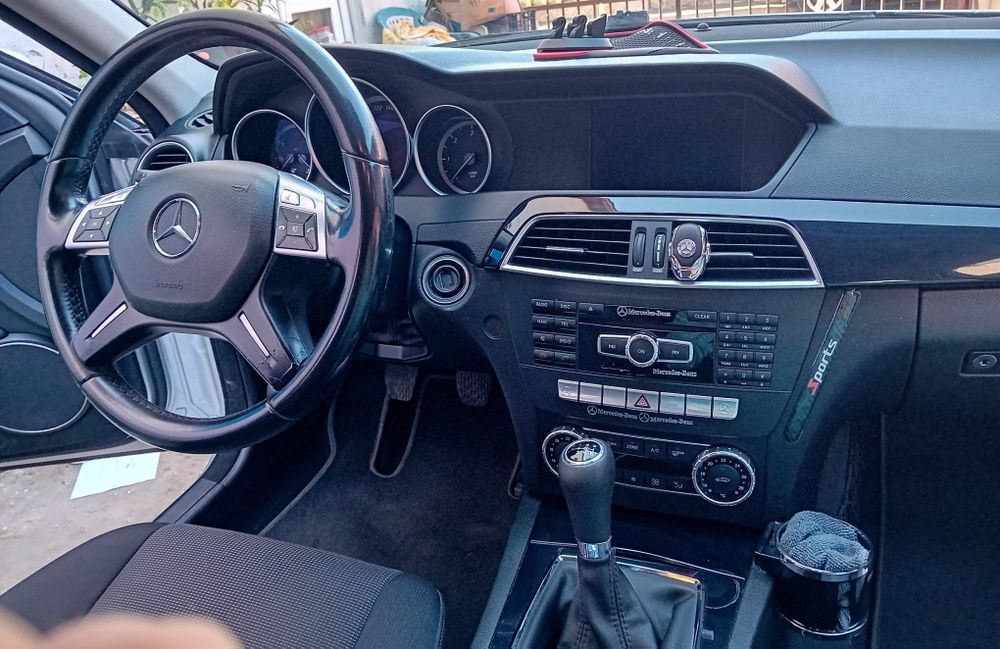 Vând Mercedes Benz 2012