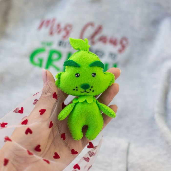 Hanorac Brodat de Crăciun – „Mrs Claus but married to The Grinch”