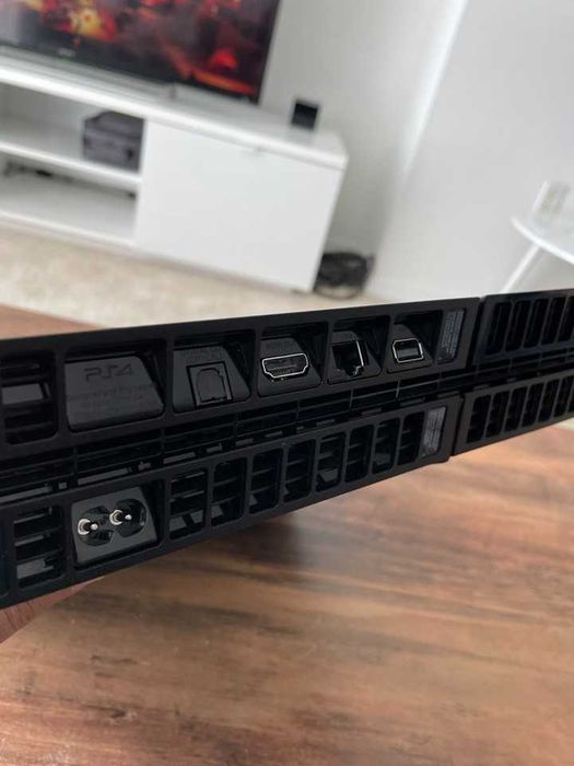 Playstation 4! 2 Manete! Impecabil!