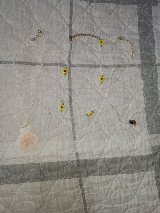 Чокееры из бисера.