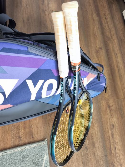 Vând 2 rachete yonex e zone 100,Sky blue!!!