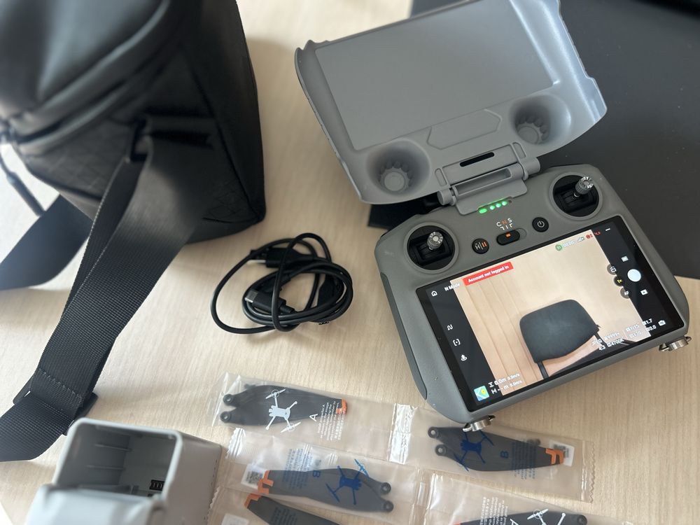 Продавам DJI Mini 4 Pro Fly More Combo