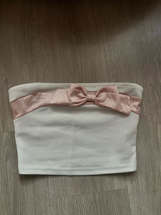 Бял топ с панделка