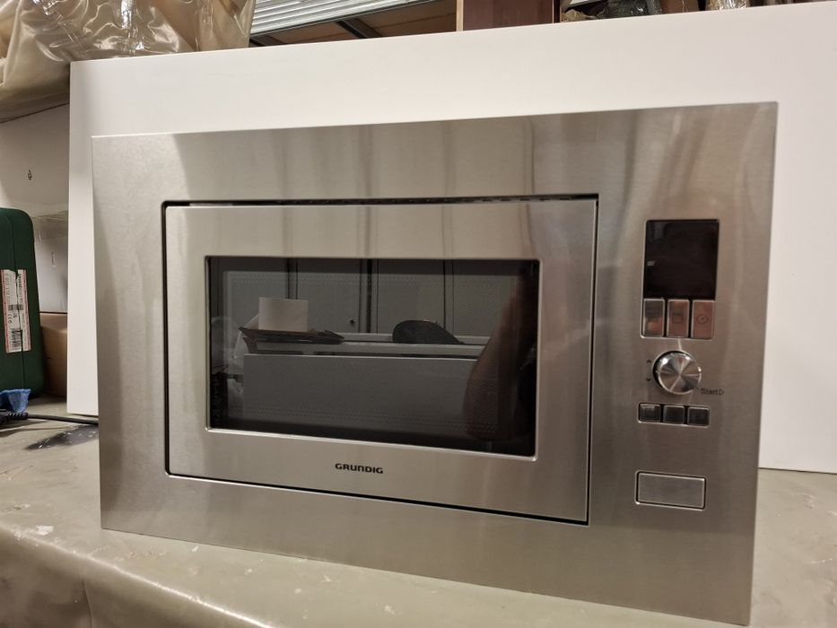 Cuptor microunde grundig incorporabil