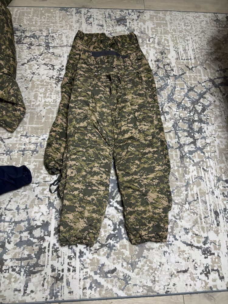 Продам военную одежду верхняя куртка и низ