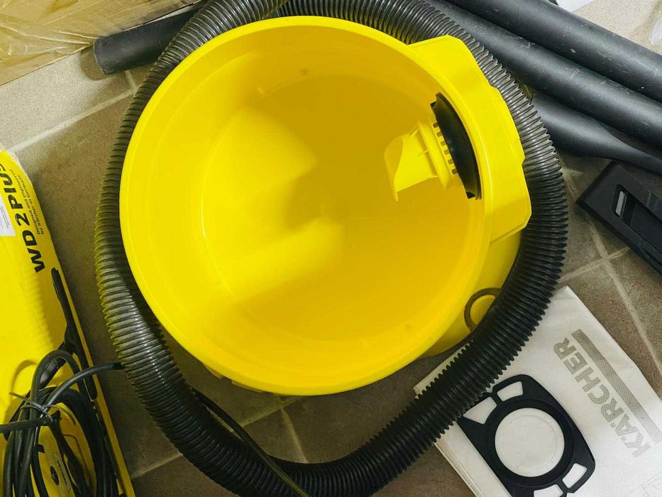 Aspirator Kärcher WD 2 Plus V-12/4/18/C pentru medii umede/uscate