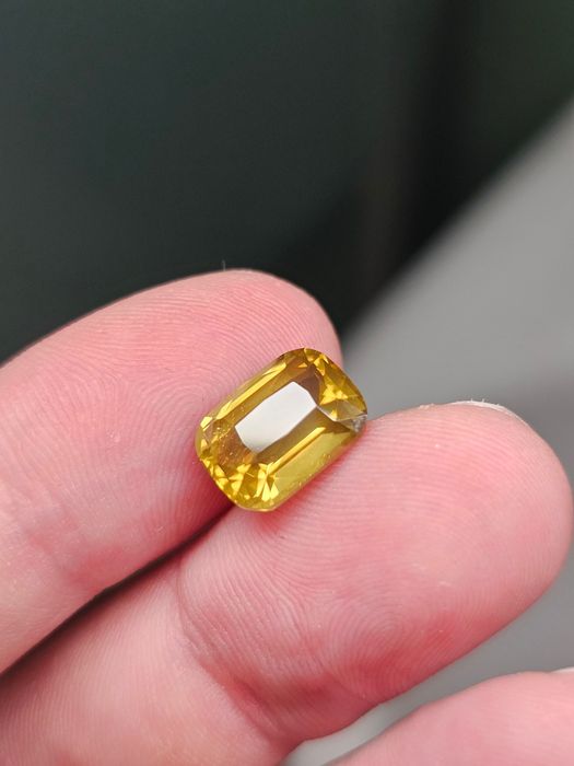 Циркон 6.62 кт. Хорошего качества