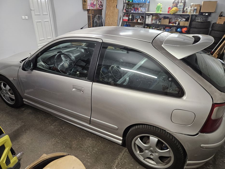 Продавам MG ZR 160