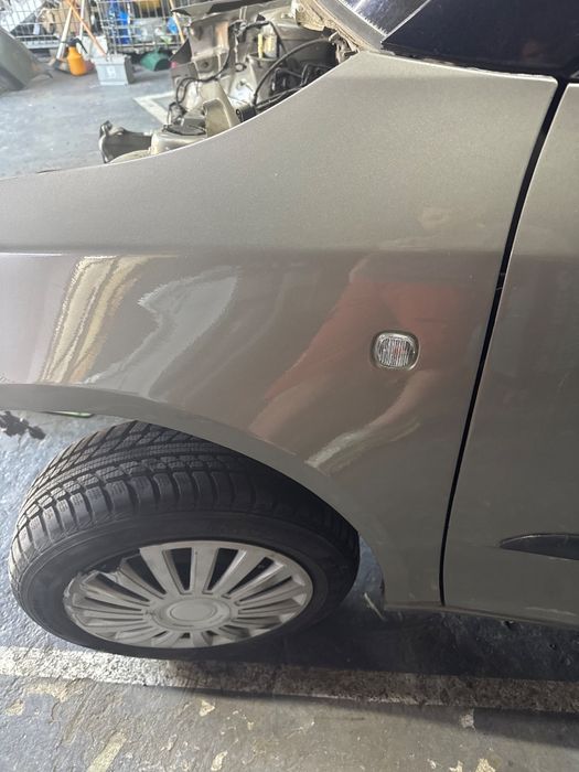 Aripa stanga fata SKODA FABIA II 542 2006 - 2014 gri LF8H