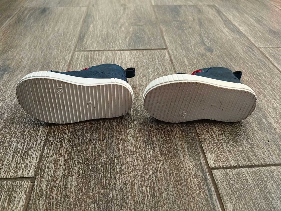 Продавам детски обувки