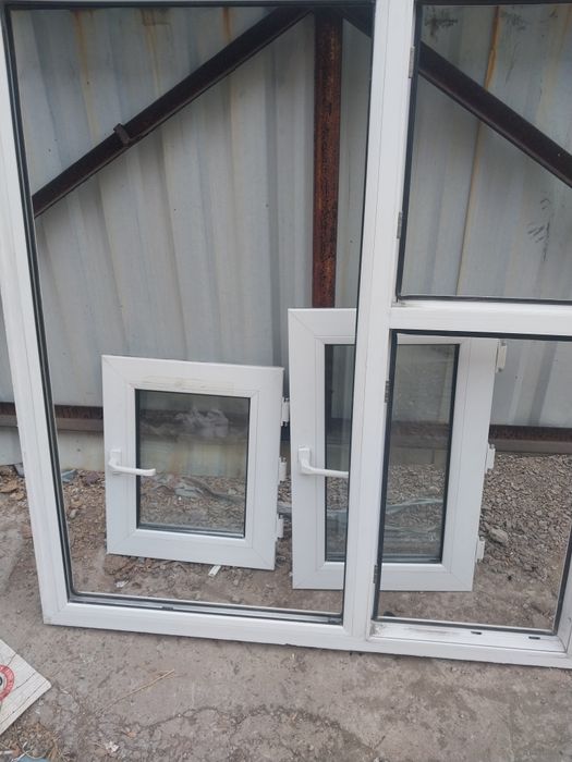 БУ окна пластиковые с двумя форточки траинои стеклопакет маленки окна