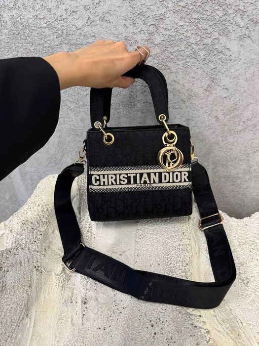 Луксозна чанта с уникален дизайн