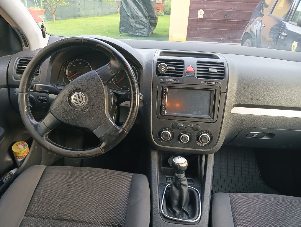 Vând volkswagen golf 5