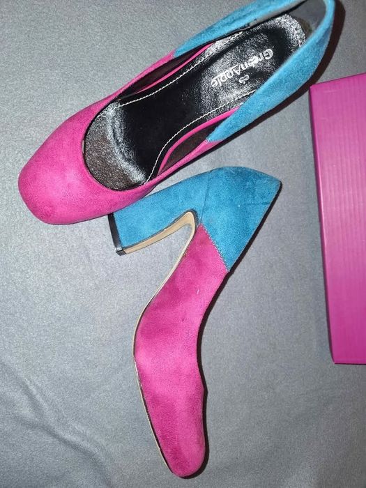 Pantofi de piele intoarsa