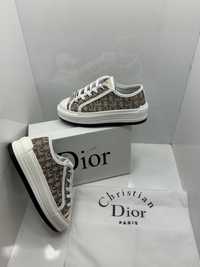 Adidasi christian dior
36-41
320 lei