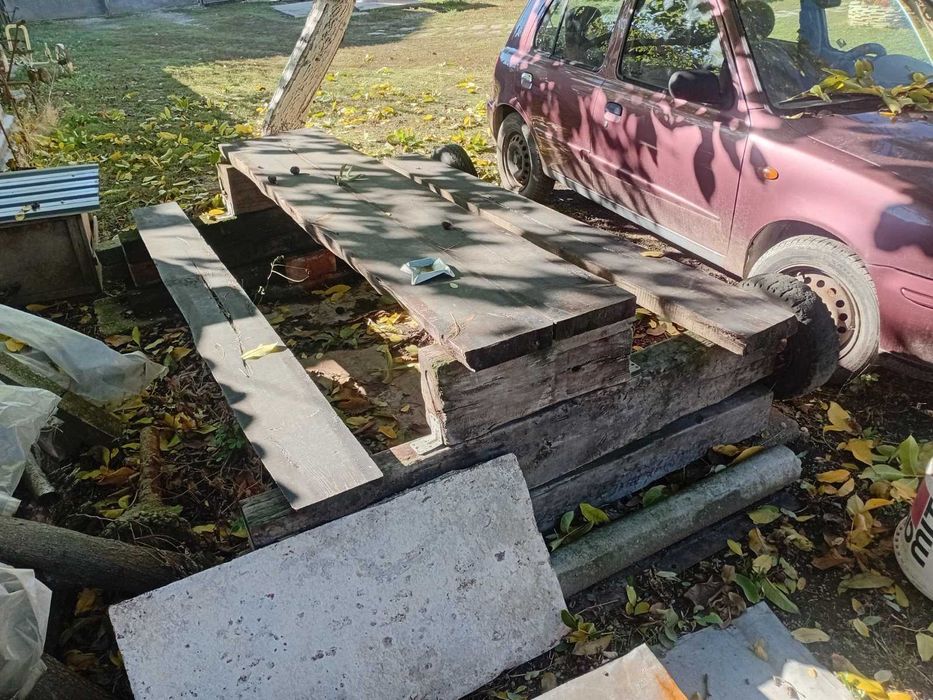 Продавам маса, направена изцяло от траверси