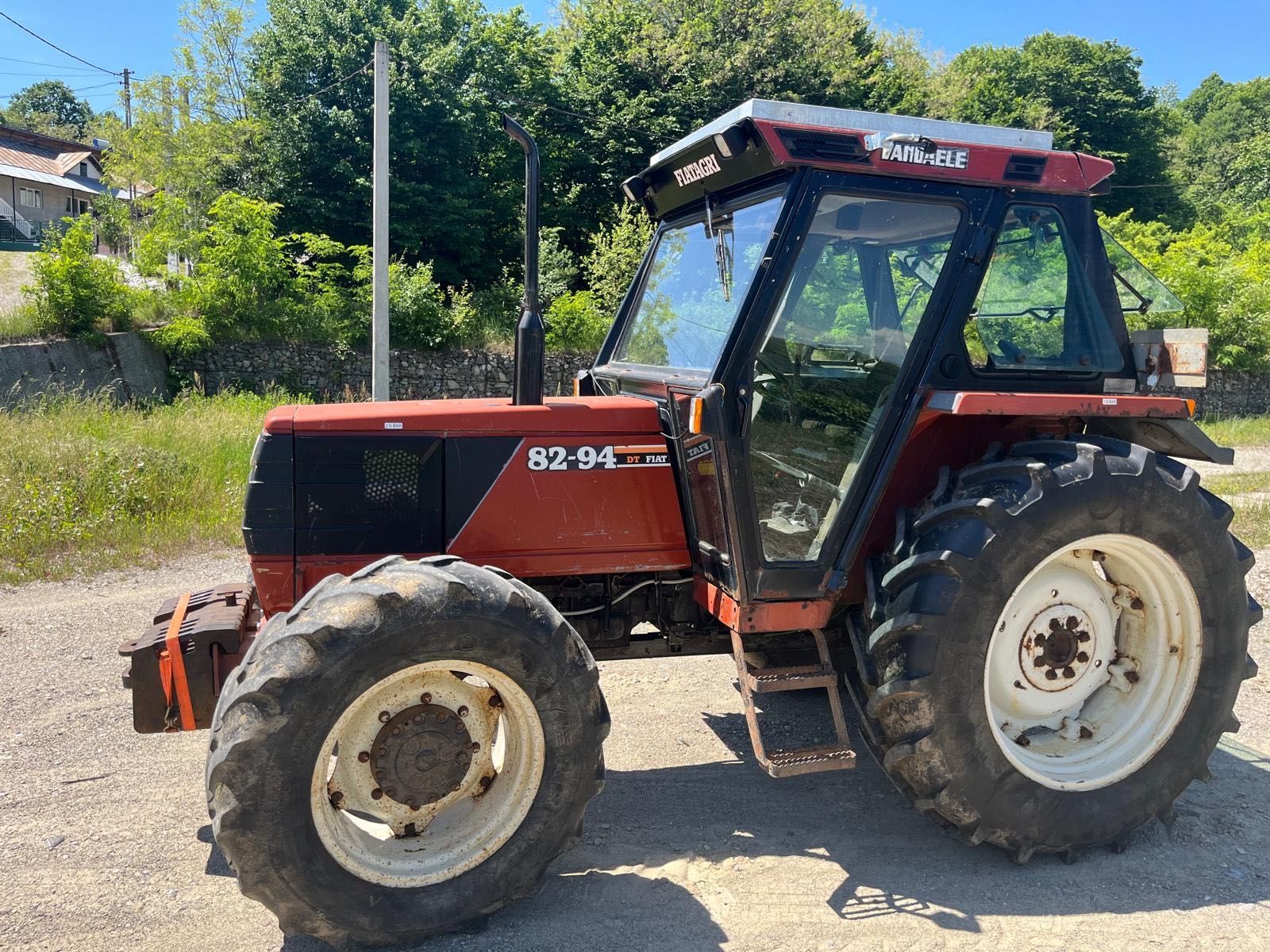 Tractor Fiatagri 82-94 sunați pe numărul de Belgia