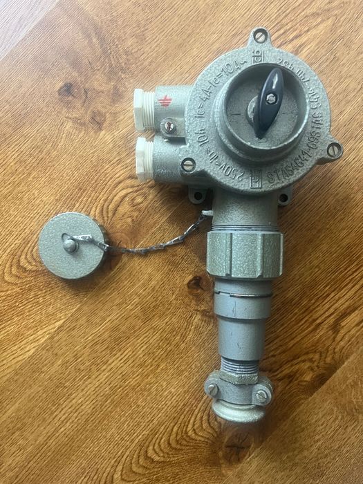 Contactor pentru hală mediu gazos