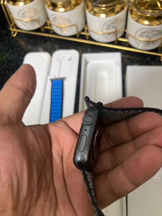 Apple watch series 4 Nike edition